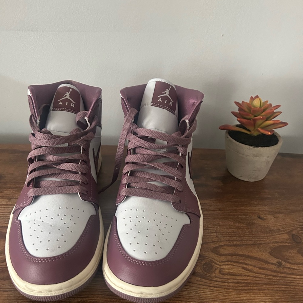 Nike Sneakers in Burgundy and White